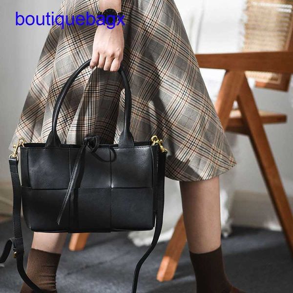 original edition luxury bottegss venetss arco evening bags online store handbag designer vegetable tanned leather large capacity w with logo
original edition luxury bottegss venetss arco evening bags online store handbag designer vegetable tanned leather large capacity w with logo
