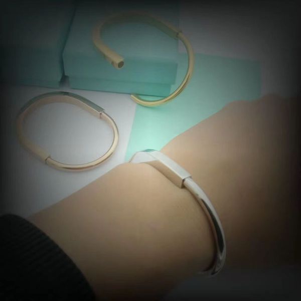 2023 titanium steel bangle designer lock bracelet silver rose gold bracelets for women jewelry with velvet bag, Golden;silver
2023 titanium steel bangle designer lock bracelet silver rose gold bracelets for women jewelry with velvet bag, Golden;silver