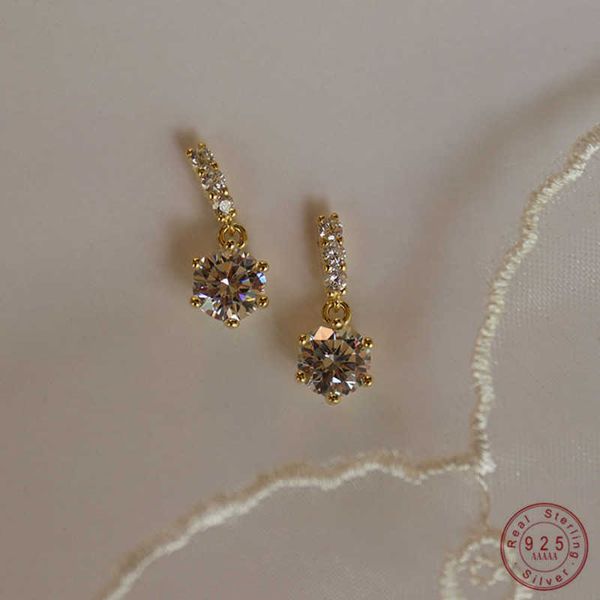 charm korean fashion inlaid six-prong zircon earrings for women girl 925 sterling silver temperament jewelry accessories aa230311, Golden
charm korean fashion inlaid six-prong zircon earrings for women girl 925 sterling silver temperament jewelry accessories aa230311, Golden