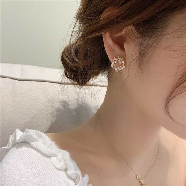 charm summer new flower earrings fashion korean women shining zircon pierced statement stud girls birthday gift party jewelry brincos aa2303, Golden
charm summer new flower earrings fashion korean women shining zircon pierced statement stud girls birthday gift party jewelry brincos aa2303, Golden