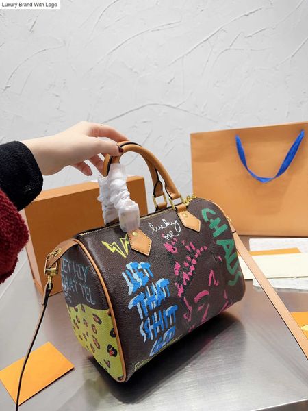 l bag handbags designer handbag travel shoulders bag speedy 25 graffiti colorful letters crossbody bags women pillow totes multi function sh, Black
l bag handbags designer handbag travel shoulders bag speedy 25 graffiti colorful letters crossbody bags women pillow totes multi function sh, Black