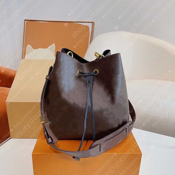 drawstring bucket bag leather bag old flower retro large capacity shoulder bag office commuter crossbody bag
drawstring bucket bag leather bag old flower retro large capacity shoulder bag office commuter crossbody bag