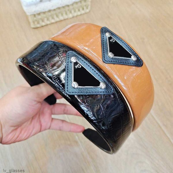 fashionable pu leather flat hair band simple wide edge triangular p letter head band hair accessories for women, Silver
fashionable pu leather flat hair band simple wide edge triangular p letter head band hair accessories for women, Silver