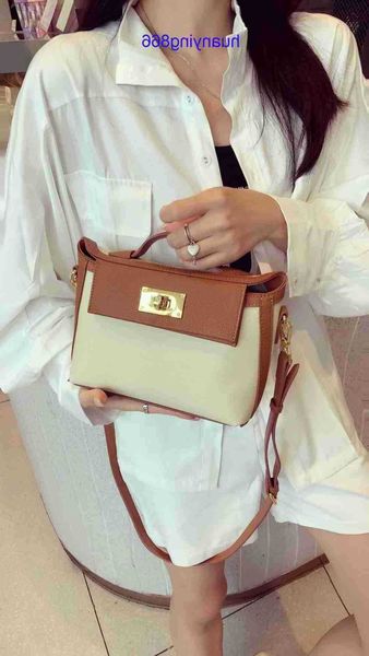 designer herms's bags for woman 2022 spring milk cowhide panel canvas contrast color women's one shoulder mini crossb 9lk1
designer herms's bags for woman 2022 spring milk cowhide panel canvas contrast color women's one shoulder mini crossb 9lk1