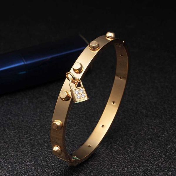 designer c home 304l sweet fashion rhinestone lock dot liuding stainless steel bracelet jewelry, Black
designer c home 304l sweet fashion rhinestone lock dot liuding stainless steel bracelet jewelry, Black