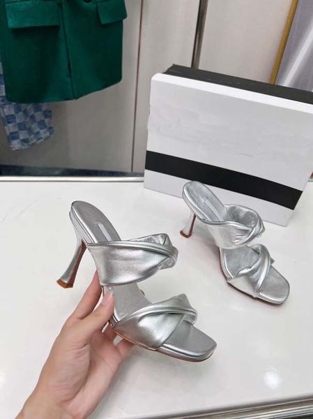 knotted leather high-heeled slippers, spring and summer 2023 new solid diamond household sandals 35-42, Black
knotted leather high-heeled slippers, spring and summer 2023 new solid diamond household sandals 35-42, Black