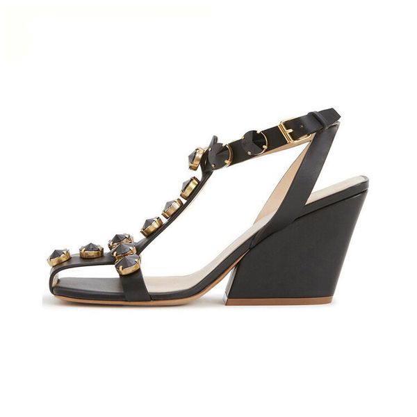 2023 new sandals women's summer european and american fashion leather sandals luxury style acrylic feng shui diamond thick heel sandals, Black
2023 new sandals women's summer european and american fashion leather sandals luxury style acrylic feng shui diamond thick heel sandals, Black