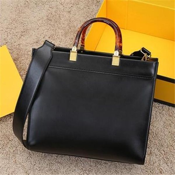 totes handbags shoulder bags leather material amber double handle large capacity letter decorative men women universal designer bag
totes handbags shoulder bags leather material amber double handle large capacity letter decorative men women universal designer bag