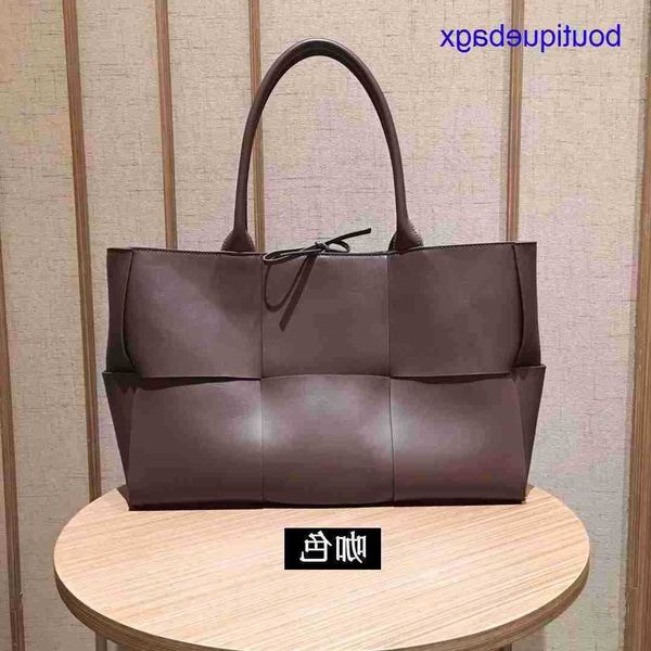 luxury bottegss venetss arco evening bags online store bag 2023 large new texture autumn winter woven tote women's leather capacit with
luxury bottegss venetss arco evening bags online store bag 2023 large new texture autumn winter woven tote women's leather capacit with