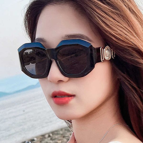 fashion sunglasses women metal letter decorative eyewear personality irregular frame eyeglasses uv400 anti blue-ray, White;black
fashion sunglasses women metal letter decorative eyewear personality irregular frame eyeglasses uv400 anti blue-ray, White;black