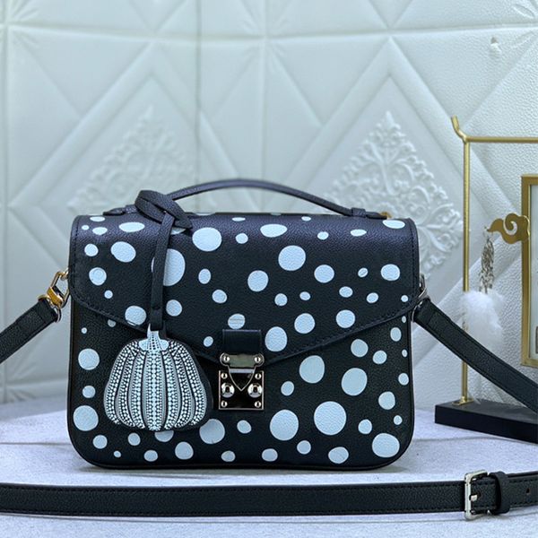 luxury brand bag 2023 new women's designer one shoulder oblique span bag embossed wave dot pattern handbag mailman messenger bag hold b
luxury brand bag 2023 new women's designer one shoulder oblique span bag embossed wave dot pattern handbag mailman messenger bag hold b