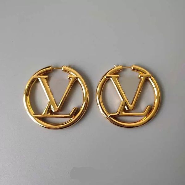 classic gold hoop earrings fashion stud womens circle earings big designer earring for womens huggies luxury jewelry party for valentines da, Golden;silver
classic gold hoop earrings fashion stud womens circle earings big designer earring for womens huggies luxury jewelry party for valentines da, Golden;silver
