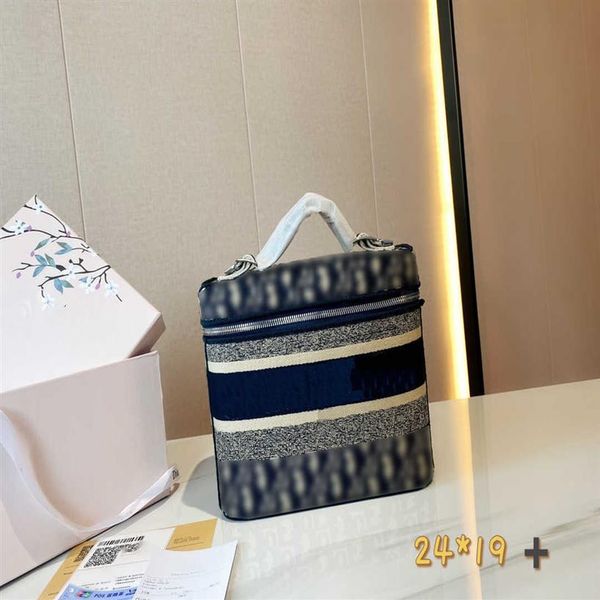 new hand bag travel toiletry pouch protection makeup clutch women leather cosmetic bags for woman special designers269d
new hand bag travel toiletry pouch protection makeup clutch women leather cosmetic bags for woman special designers269d