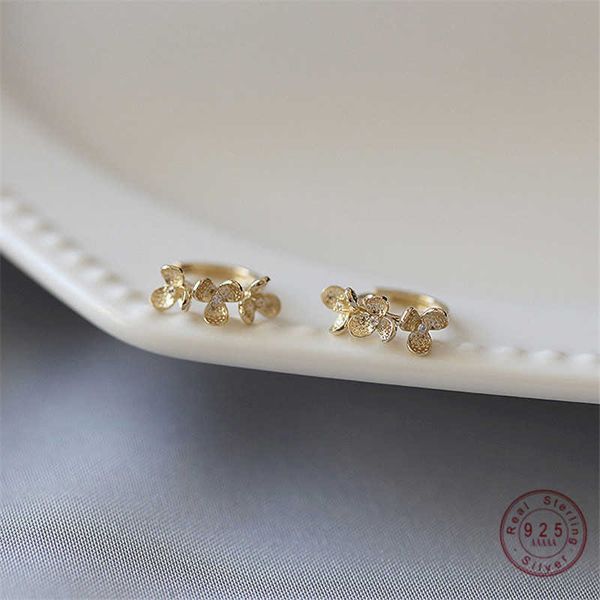 charm 925 sterling silver french small flower earrings women light luxury temperament wedding party jewelry girlfriend gift aa230311, Golden
charm 925 sterling silver french small flower earrings women light luxury temperament wedding party jewelry girlfriend gift aa230311, Golden