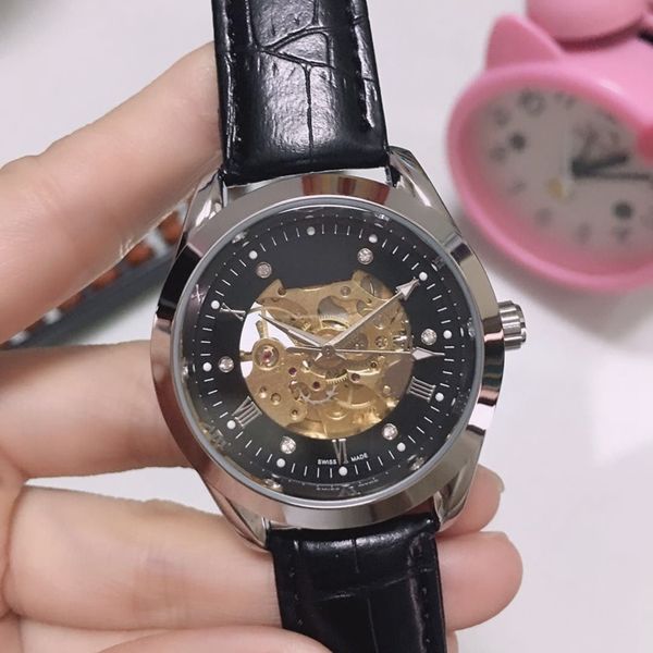 2023 three stitches automatic mechanical watch fashion watches mens sport wristwatch leather belt luxury brand wristwatches montre de luxe o, Slivery;brown
2023 three stitches automatic mechanical watch fashion watches mens sport wristwatch leather belt luxury brand wristwatches montre de luxe o, Slivery;brown