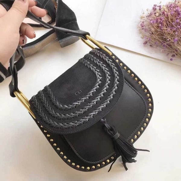 designer bag vintage fashion saddle tassel bag luxury tote wooden tote magnetic buckle designer men's and women's denim leather sl
designer bag vintage fashion saddle tassel bag luxury tote wooden tote magnetic buckle designer men's and women's denim leather sl