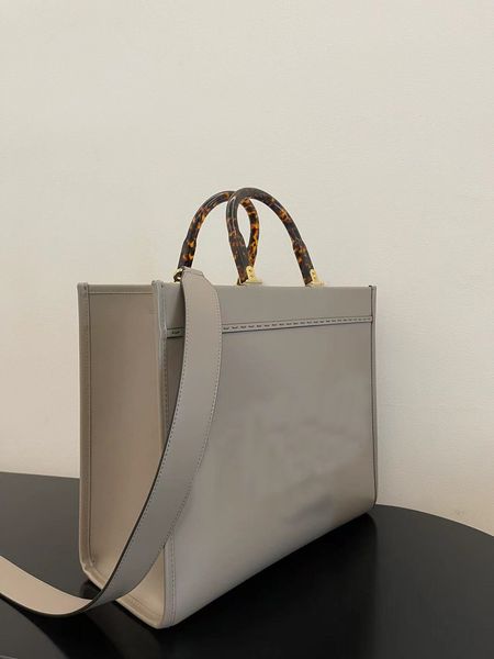 genuine leather tote bags shopping bag plain handbag large capacity crossbody package cowhide letter printing removable shoulder strap inter
genuine leather tote bags shopping bag plain handbag large capacity crossbody package cowhide letter printing removable shoulder strap inter