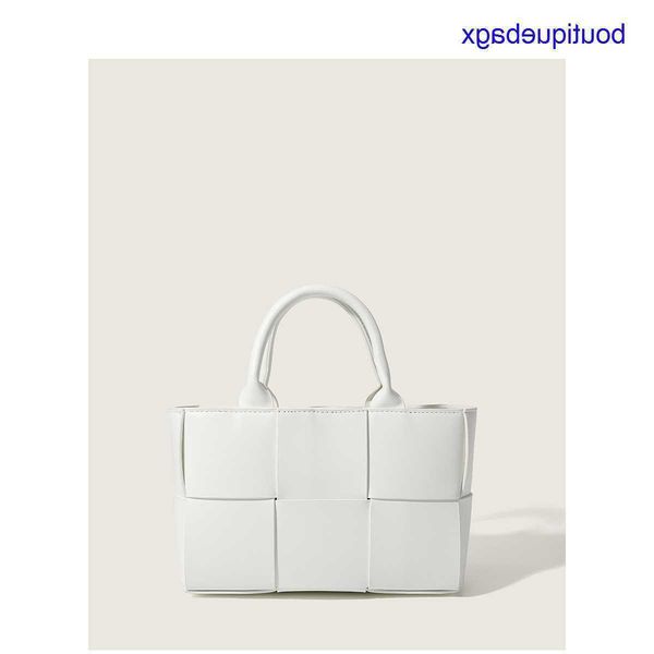 luxury bottegss venetss arco evening bags online store 2023 small crowd design portable vegetable basket bag new spring and summer with logo
luxury bottegss venetss arco evening bags online store 2023 small crowd design portable vegetable basket bag new spring and summer with logo