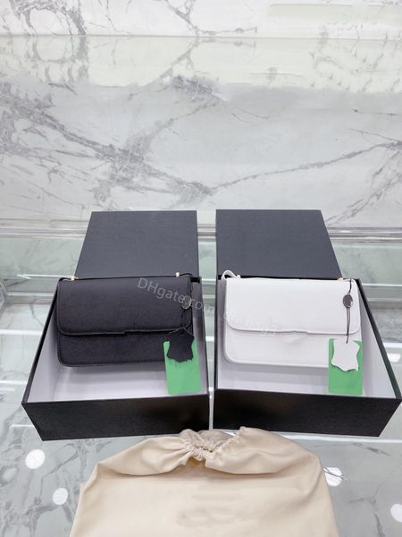 classic women's bag designer bag one shoulder bag fashion crossbody bag handbag messenger bag triangle metal logo leather clamshell pur
classic women's bag designer bag one shoulder bag fashion crossbody bag handbag messenger bag triangle metal logo leather clamshell pur