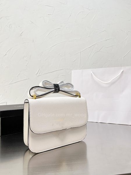 2023 autumn and winter one shoulder bag luxury designer bag tote cowhide black and white cross-body underarm bag
2023 autumn and winter one shoulder bag luxury designer bag tote cowhide black and white cross-body underarm bag