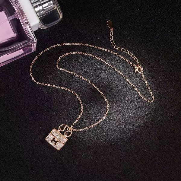s925 sterling silver dainty jewelry h-lettered kang kang bag necklace, xi xi the same style of luxury women style fashion silver jewelry
s925 sterling silver dainty jewelry h-lettered kang kang bag necklace, xi xi the same style of luxury women style fashion silver jewelry