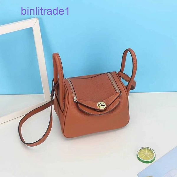 designer original family's spring h 2023 new layer cow leather 18cm mini lindys bag medicine case hand messenger of sale kp25
designer original family's spring h 2023 new layer cow leather 18cm mini lindys bag medicine case hand messenger of sale kp25