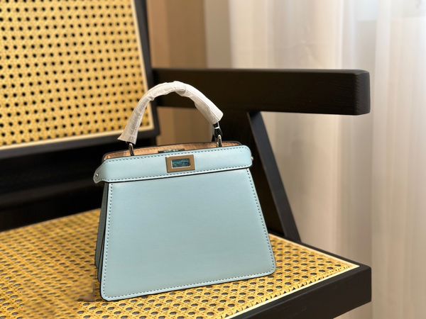 fashion designer luxury handbags classic women's leather bag fashion ladies tote bags delicate chain one shoulder bag women's cros
fashion designer luxury handbags classic women's leather bag fashion ladies tote bags delicate chain one shoulder bag women's cros