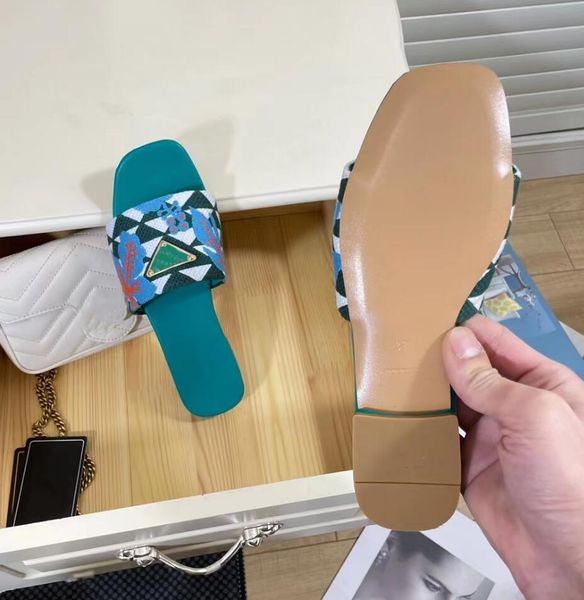 designer slippers 2023 fashion womens flat bottom sandal summer leisure sandbeach slipper embroidery triangle flat sandal luxury brand women, Black
designer slippers 2023 fashion womens flat bottom sandal summer leisure sandbeach slipper embroidery triangle flat sandal luxury brand women, Black