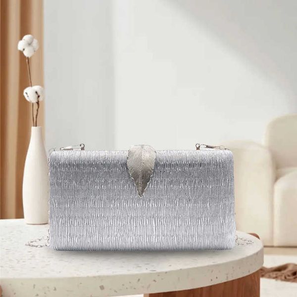 evening bags high-grade cross-body dinner bag small design new women's evening wear carrying bill of lading shoulder bag
evening bags high-grade cross-body dinner bag small design new women's evening wear carrying bill of lading shoulder bag