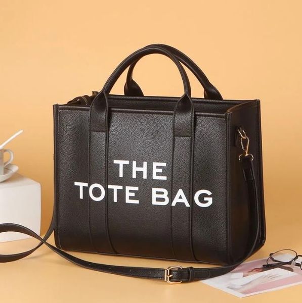 the tote bag lady 2023 luxury designer large capacity plain cross body shoulder bags women underarm coin purse crossbody casual square messe
the tote bag lady 2023 luxury designer large capacity plain cross body shoulder bags women underarm coin purse crossbody casual square messe