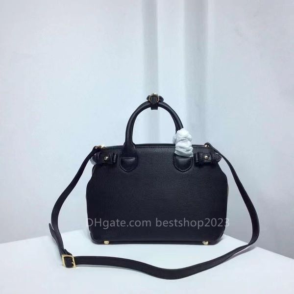 fashion ladies bag shoulder bag the banner calfskin tote bag black crossbody bag daily with size 25 * 19 * 12cm
fashion ladies bag shoulder bag the banner calfskin tote bag black crossbody bag daily with size 25 * 19 * 12cm