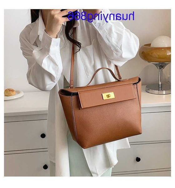 designer herms's bags for woman large-capacity western-style versatile popular lock buckle single shoulder crossbody simple shoppi xcgp
designer herms's bags for woman large-capacity western-style versatile popular lock buckle single shoulder crossbody simple shoppi xcgp