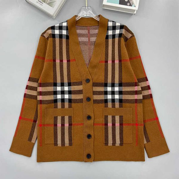 correct version of urbry luxury designer b plaid v-neck long-sleeved cardigan men's and women's loose casual coat new in, White
correct version of urbry luxury designer b plaid v-neck long-sleeved cardigan men's and women's loose casual coat new in, White