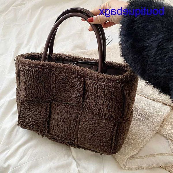 luxury bottegss venetss arco evening bags online store bag 2023 winter new handbag hand bags women's fashion plush satchel with logo xl
luxury bottegss venetss arco evening bags online store bag 2023 winter new handbag hand bags women's fashion plush satchel with logo xl