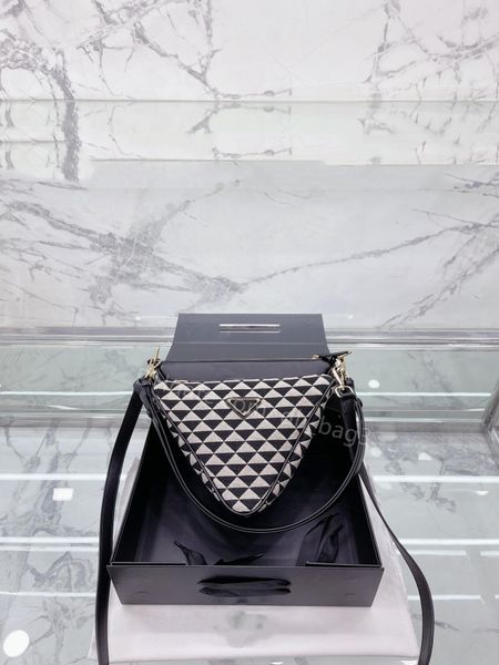 fashion crossbody bag women's triangle bag designer bag single shoulder bag handbag black and white stitching color two-in-one lightwei
fashion crossbody bag women's triangle bag designer bag single shoulder bag handbag black and white stitching color two-in-one lightwei