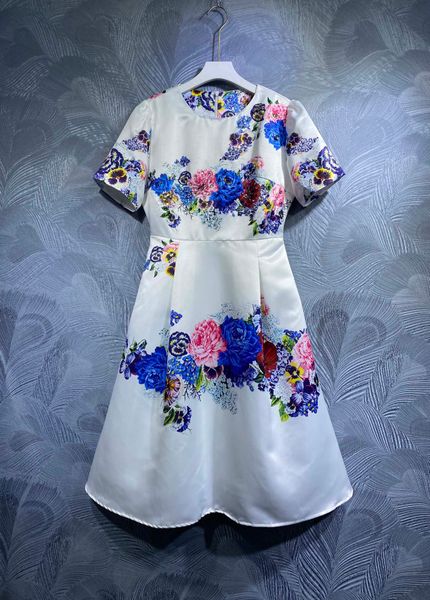 dress 2023 early spring european and american style romantic and elegant print waist round neck a swing skirt, Black;gray
dress 2023 early spring european and american style romantic and elegant print waist round neck a swing skirt, Black;gray