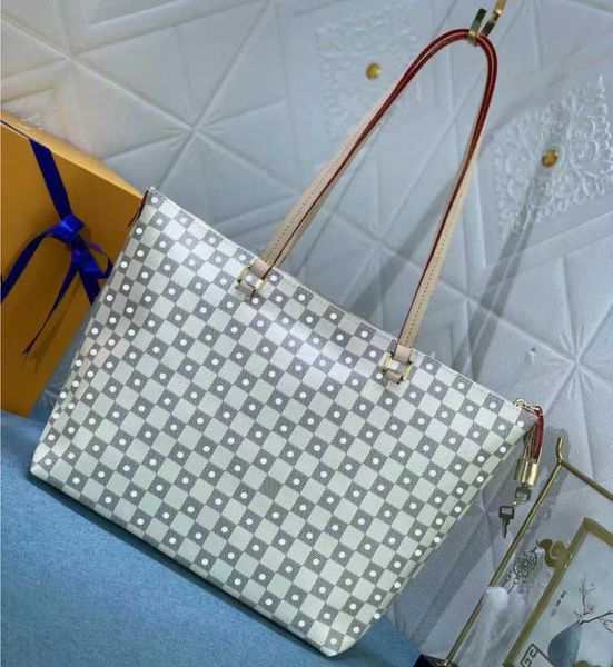 designer shoulder bag tote women's fashion personality large capacity shopping bag fashion large double-sided printing different styles
designer shoulder bag tote women's fashion personality large capacity shopping bag fashion large double-sided printing different styles
