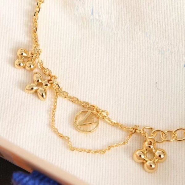 designer bracelet love charm bracelet lock flower letter pendant diamond luxury bracelet gold plated fashion trendy bracelet party wedding j, Golden;silver
designer bracelet love charm bracelet lock flower letter pendant diamond luxury bracelet gold plated fashion trendy bracelet party wedding j, Golden;silver
