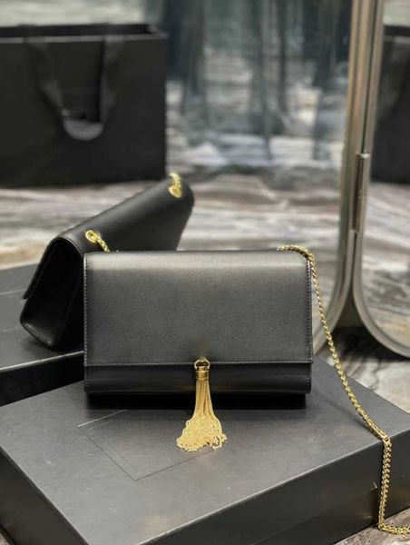 designer bag tassel messenger bag women's crossbody bag leather metal zipper black paired with casual fashion shoulder bag
designer bag tassel messenger bag women's crossbody bag leather metal zipper black paired with casual fashion shoulder bag