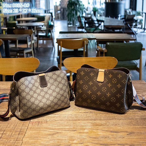 Factory wholesale ladies shoulder bags 3 colors classic retro printing bucket bag three-layer interlayer leather handbag street popular contrast backpack, Khaki-8035-8#
Factory wholesale ladies shoulder bags 3 colors classic retro printing bucket bag three-layer interlayer leather handbag street popular contrast backpack, Khaki-8035-8#