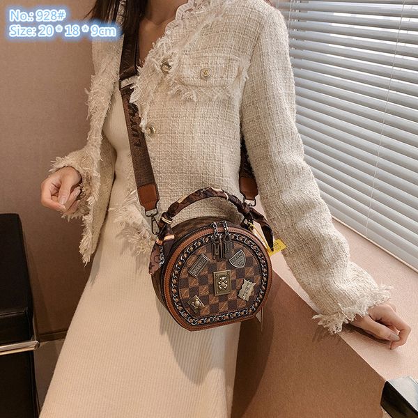 Factory sales shoulder bag 2 colors sweet personality circular printed ribbon bag street fashion chain decorative handbag classic plaid mobile phone coin purse 928#, Khaki
Factory sales shoulder bag 2 colors sweet personality circular printed ribbon bag street fashion chain decorative handbag classic plaid mobile phone coin purse 928#, Khaki
