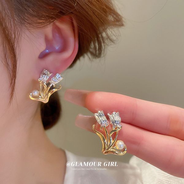 genuine gold electroplating silver needle stud pearl tulip flower earrings metal design earrings minority versatile jewelry, Golden;silver
genuine gold electroplating silver needle stud pearl tulip flower earrings metal design earrings minority versatile jewelry, Golden;silver