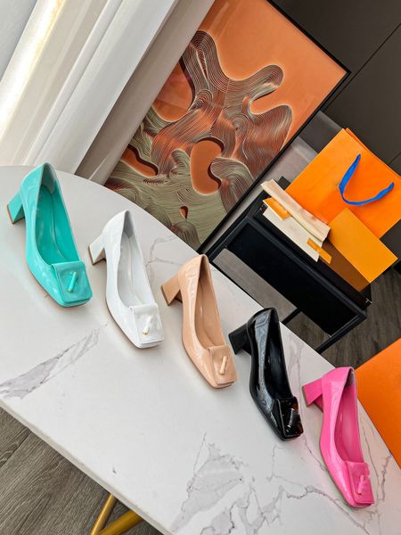 2023 new france holiday flat sole woman slippers mule summer vacation rome slides comfort knitting design sandal 2023 classic fashion luxury, Black
2023 new france holiday flat sole woman slippers mule summer vacation rome slides comfort knitting design sandal 2023 classic fashion luxury, Black