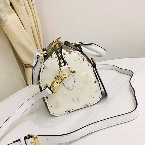 2023 sell 55cm classical men duffle bag for women travel bags men's hand luggage travel bag men pvc leather handbags large cross body t
2023 sell 55cm classical men duffle bag for women travel bags men's hand luggage travel bag men pvc leather handbags large cross body t