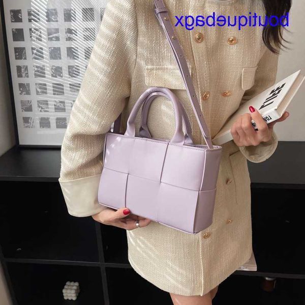 luxury bottegss venetss arco evening bags online store texture summer 2023 new spring small crowd and tote large capacity bag wove with logo
luxury bottegss venetss arco evening bags online store texture summer 2023 new spring small crowd and tote large capacity bag wove with logo