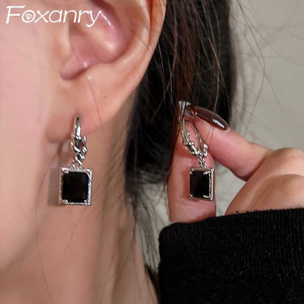 charm anry vintage punk black zircons pendant earrings for women couples new fashion simple birthday party jewelry prevent allergy l230315, Golden
charm anry vintage punk black zircons pendant earrings for women couples new fashion simple birthday party jewelry prevent allergy l230315, Golden