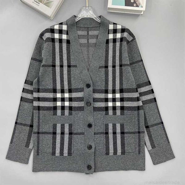 correct version of urbry luxury designer b plaid v-neck long-sleeved cardigan men's and women's loose casual coat new in 1seasonal, White
correct version of urbry luxury designer b plaid v-neck long-sleeved cardigan men's and women's loose casual coat new in 1seasonal, White