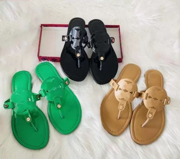 sandals womens luxury designer classic slippers slip-cut graphic flats outdoor beach fashion versatile flip-flop eu35-eu42, Black
sandals womens luxury designer classic slippers slip-cut graphic flats outdoor beach fashion versatile flip-flop eu35-eu42, Black