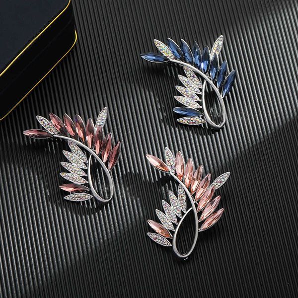 pins brooches o branch crystal brooch high-end women's luxury corsage delicate pin anti-glare button coat suit fixed accessoriesl230315, Gray
pins brooches o branch crystal brooch high-end women's luxury corsage delicate pin anti-glare button coat suit fixed accessoriesl230315, Gray