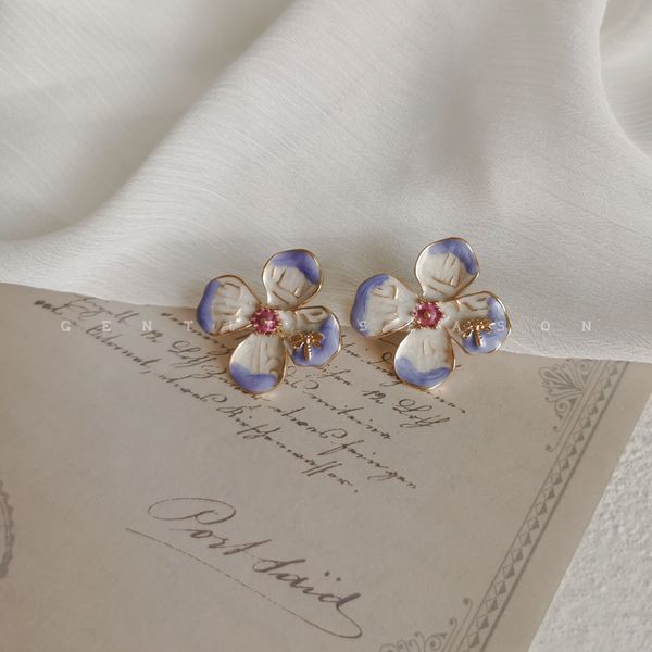 2023 trendy charm bees violet stud earrings flower earrings ins girl new fashion temperament women's earrings jewelry gift, Golden
2023 trendy charm bees violet stud earrings flower earrings ins girl new fashion temperament women's earrings jewelry gift, Golden